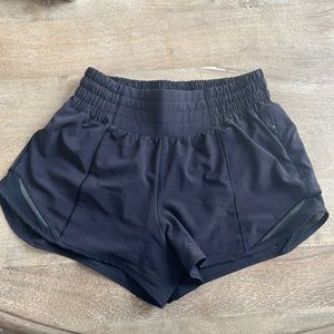 Size 0 Black Lululemon hotty hot HR short 2.5 inch lined